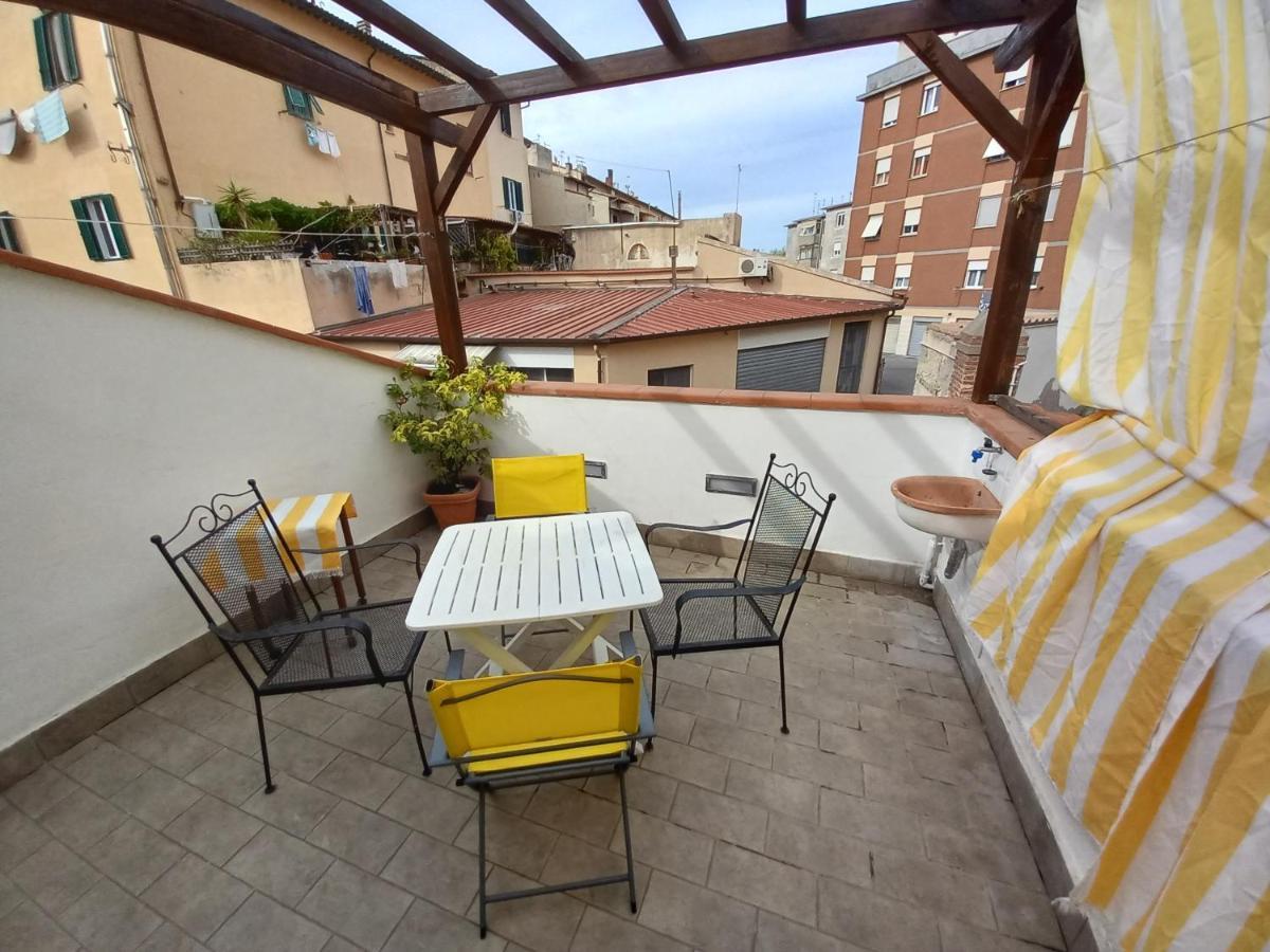"La Casita", 2 Floors Apartment, Private Parking 1 Car Or 2 Bikes, Air-Cond And Terrace Livorno Dış mekan fotoğraf