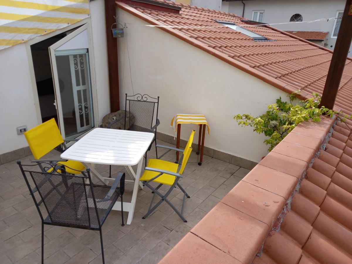 "La Casita", 2 Floors Apartment, Private Parking 1 Car Or 2 Bikes, Air-Cond And Terrace Livorno Dış mekan fotoğraf